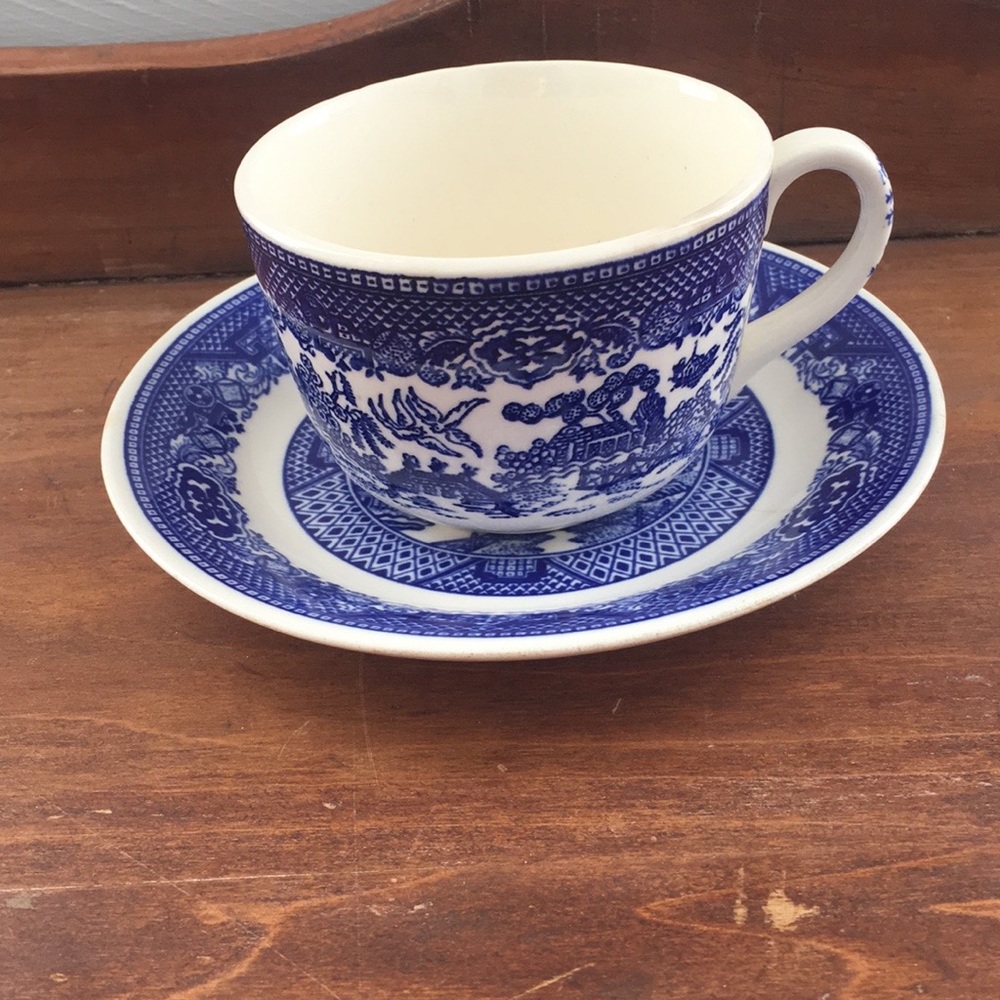 Willow ware Teacup and saucer, royal China J52 💙